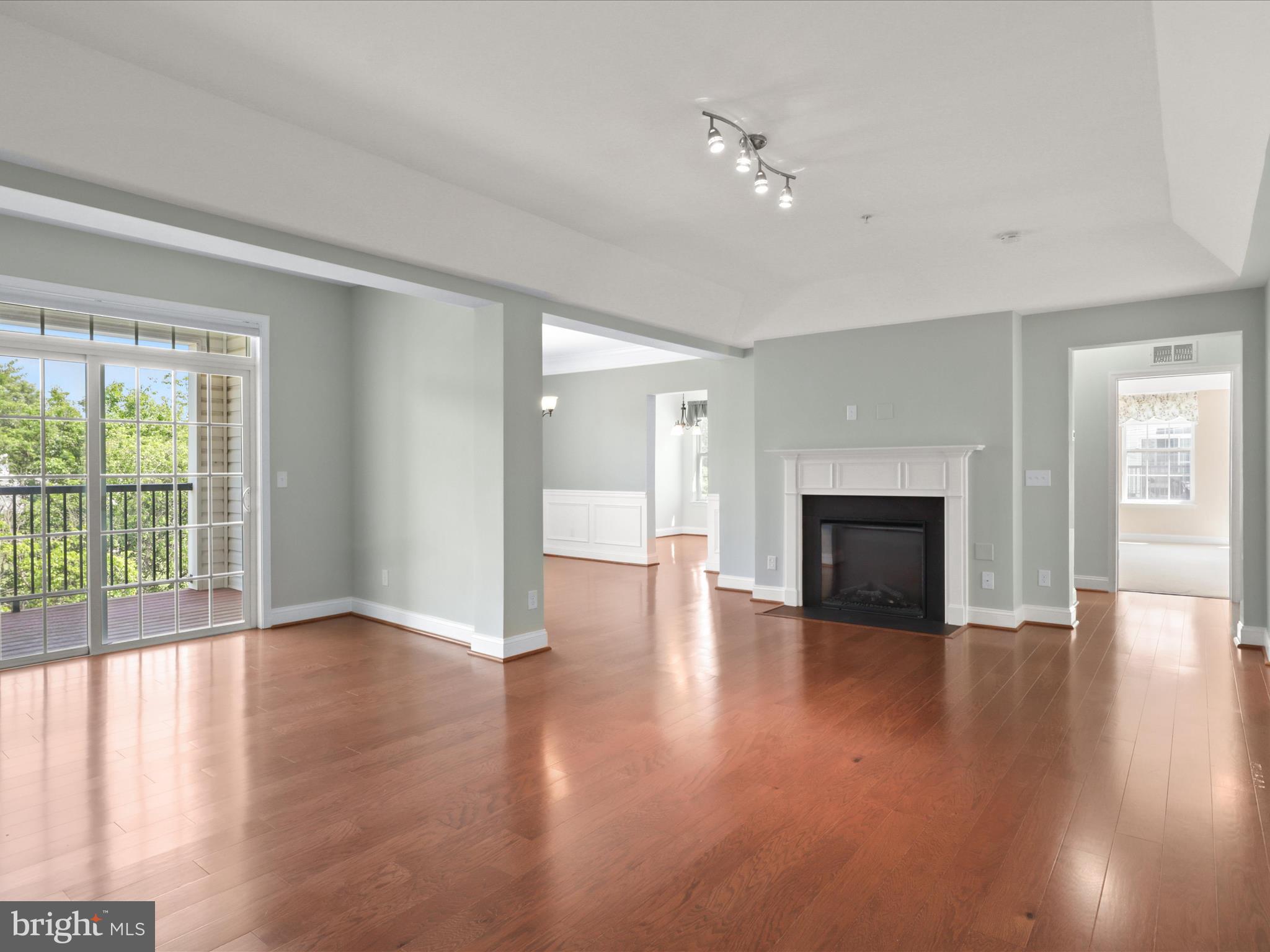 9204 Charleston Dr #407