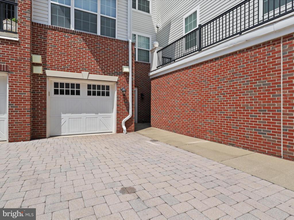 9204 Charleston Dr #407