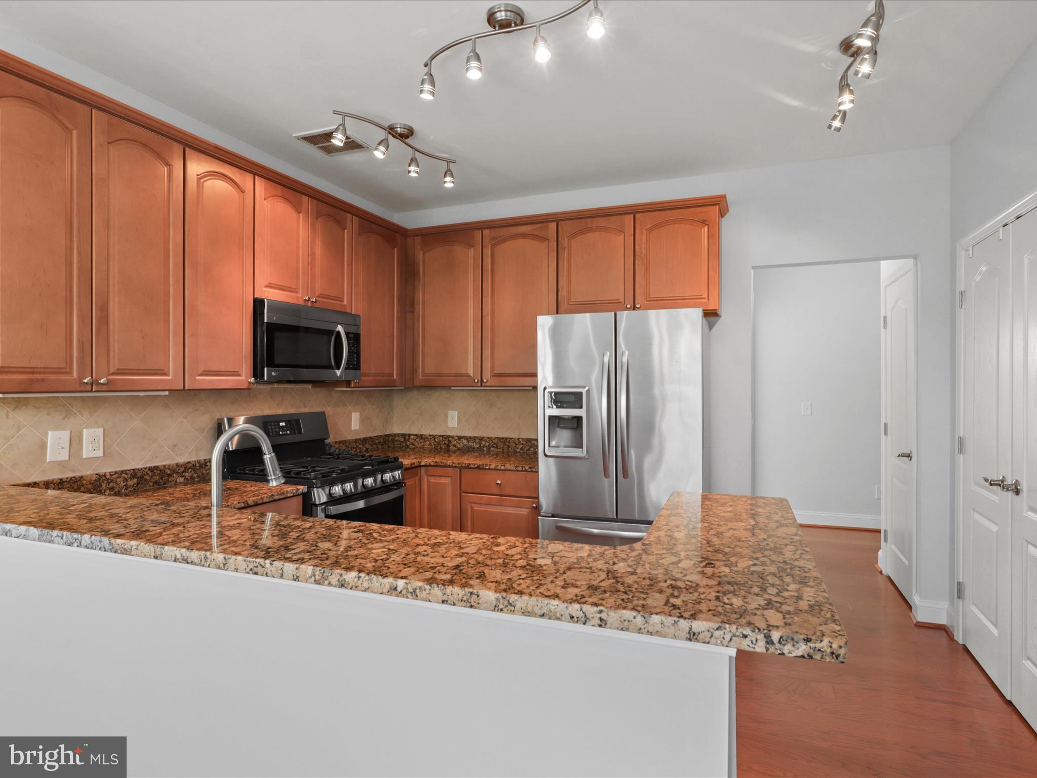 9204 Charleston Dr #407