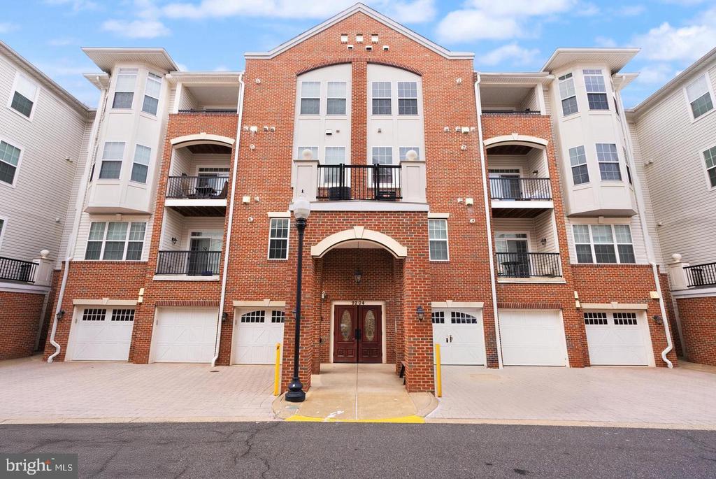 9204 Charleston Dr #407