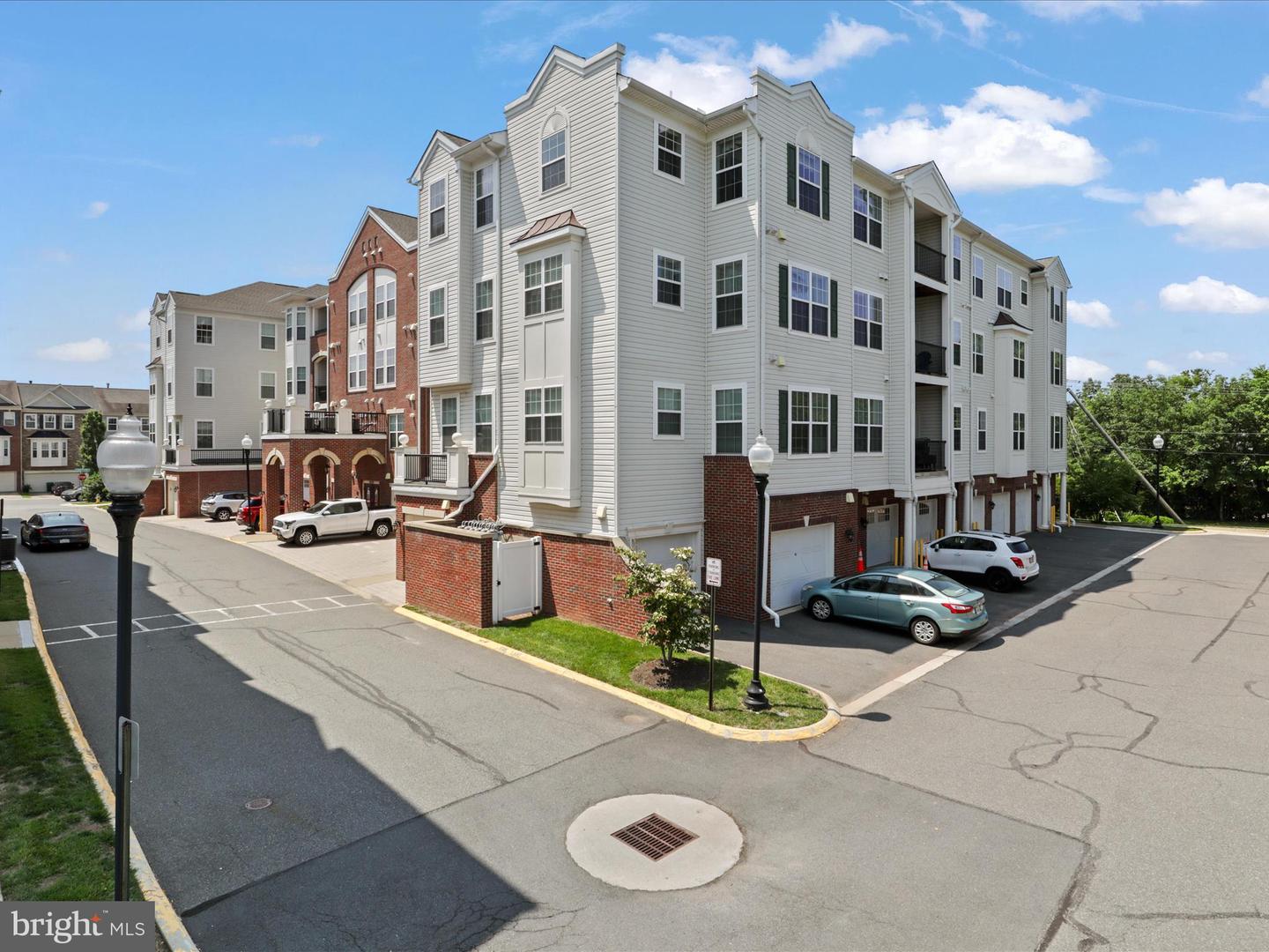 9204 Charleston Dr #407