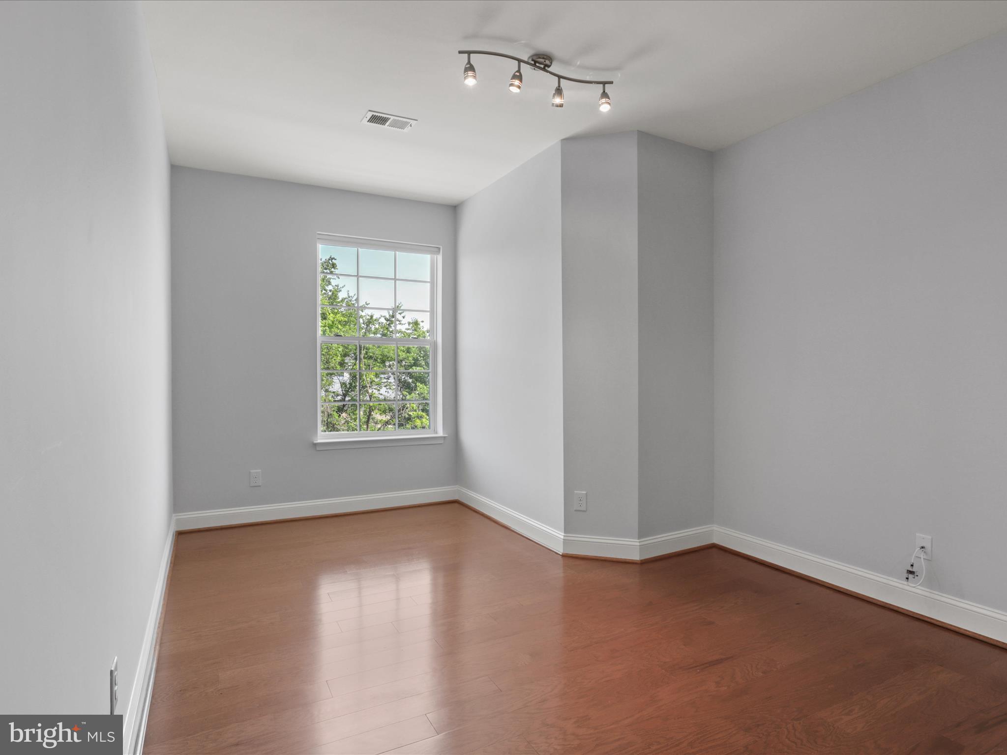 9204 Charleston Dr #407