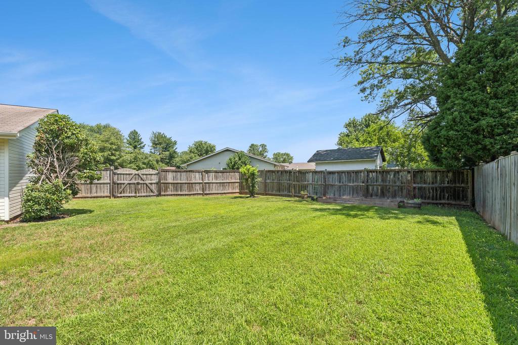 9975 Mallow Ct
