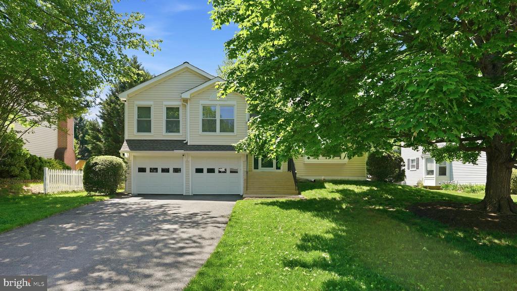 10319 LEE MANOR DRIVE