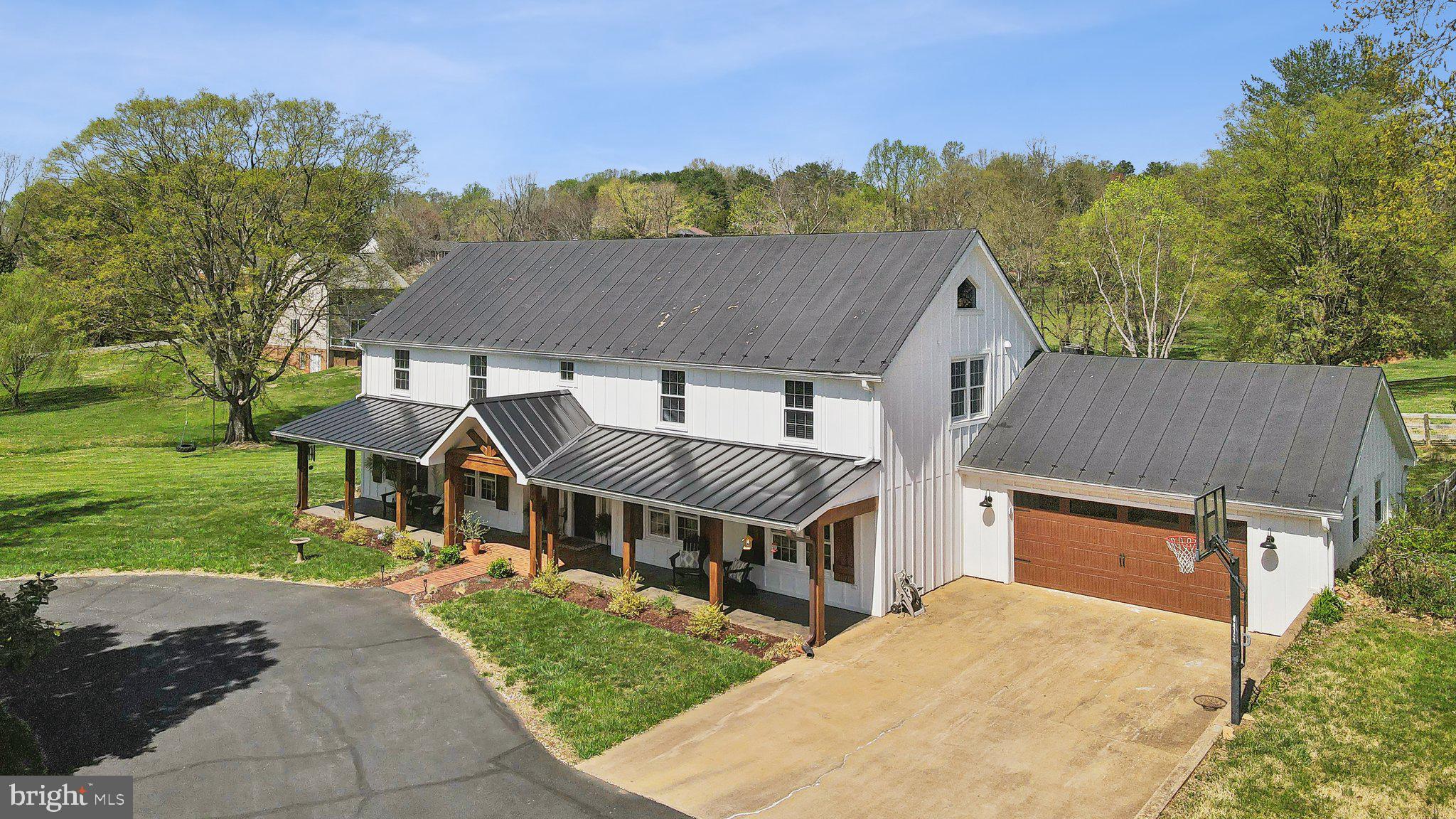 109 Maddox Dr