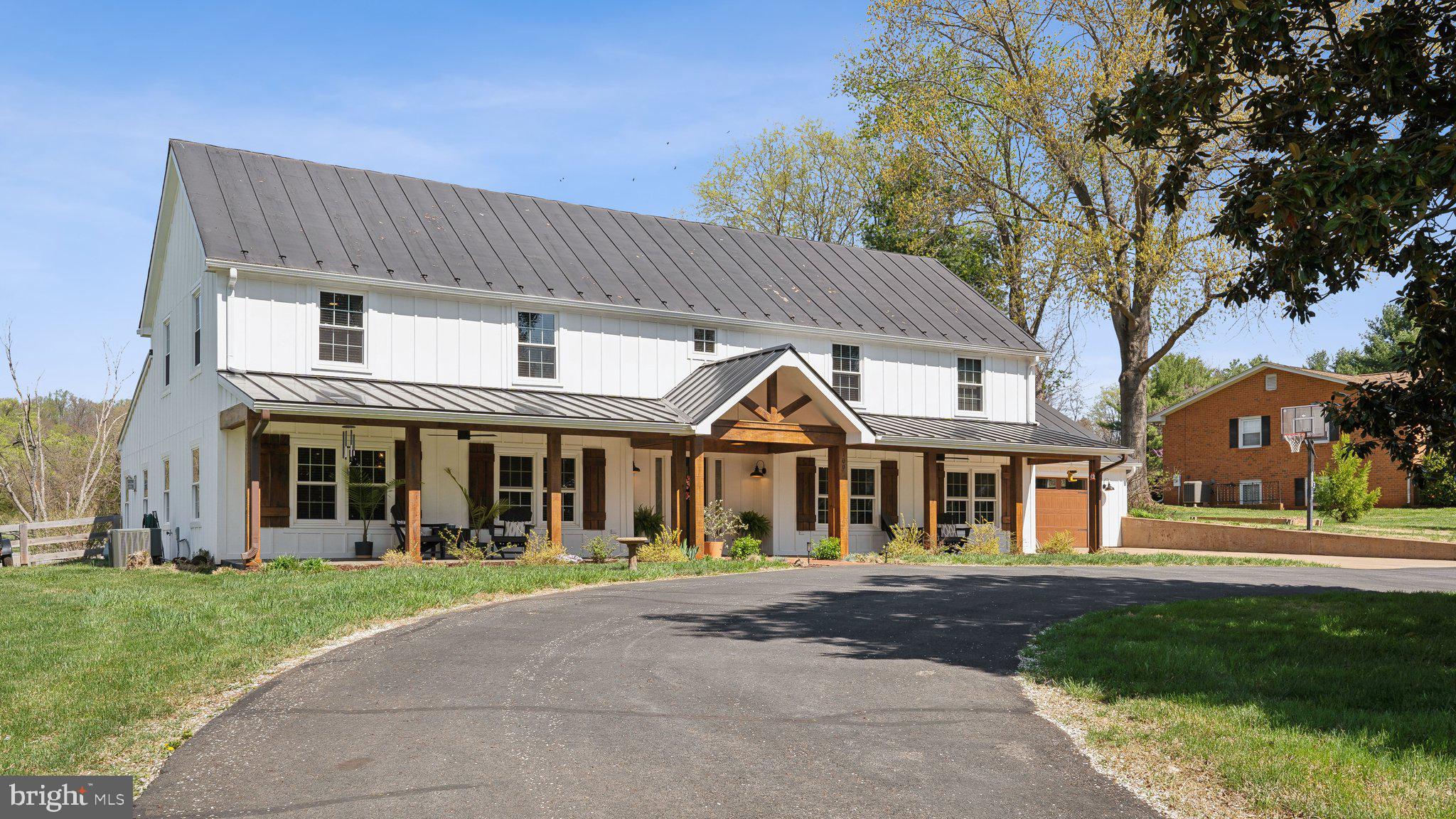 109 Maddox Dr