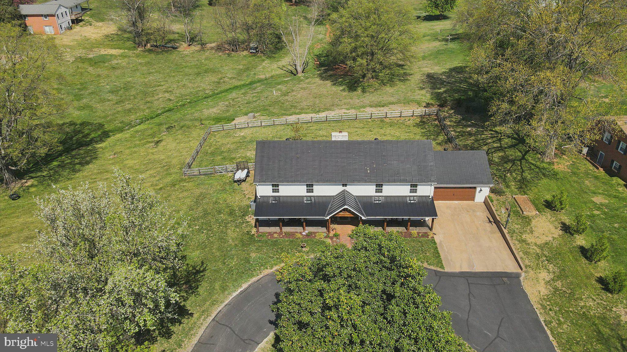 109 Maddox Dr