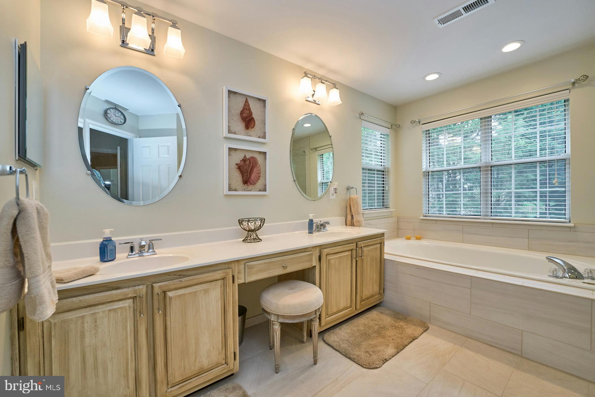 13311 Lawrence Ln