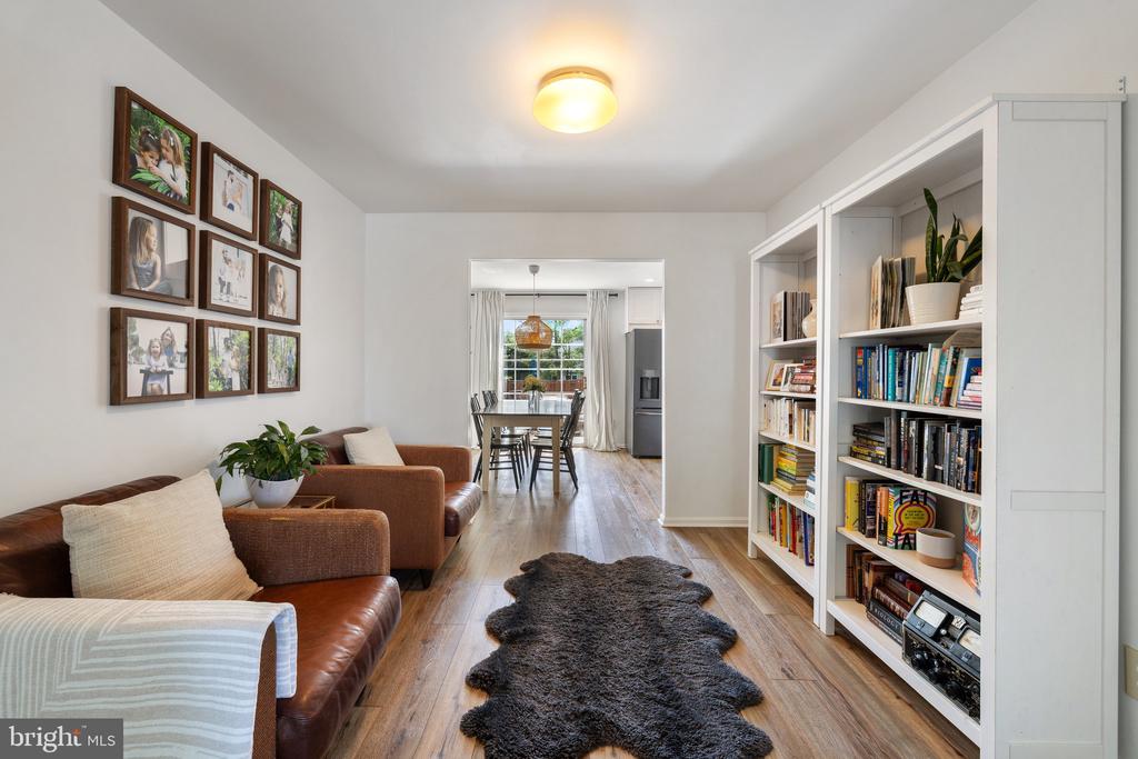 13214 Golders Green Pl