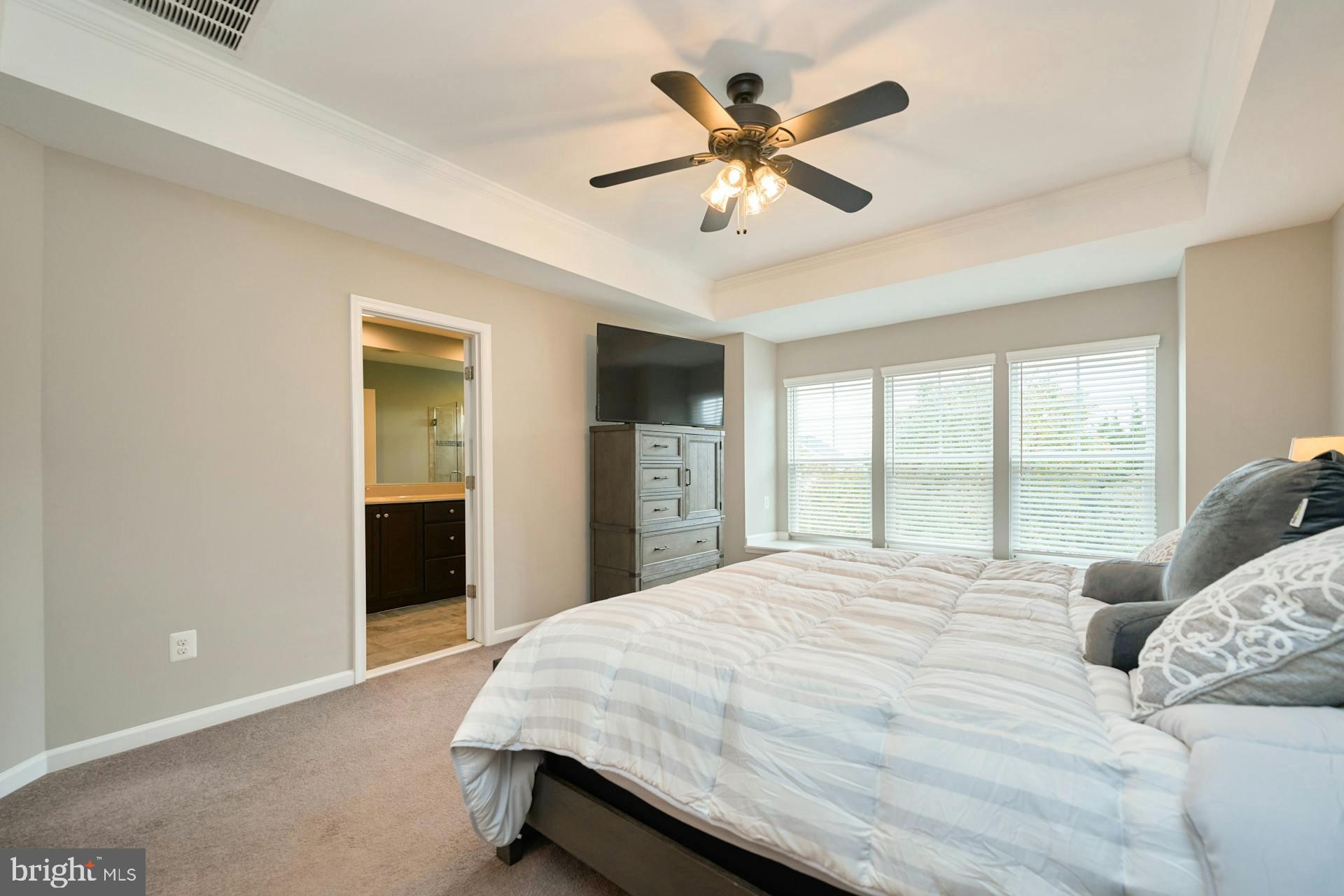 11963 Mirror Lake Ln