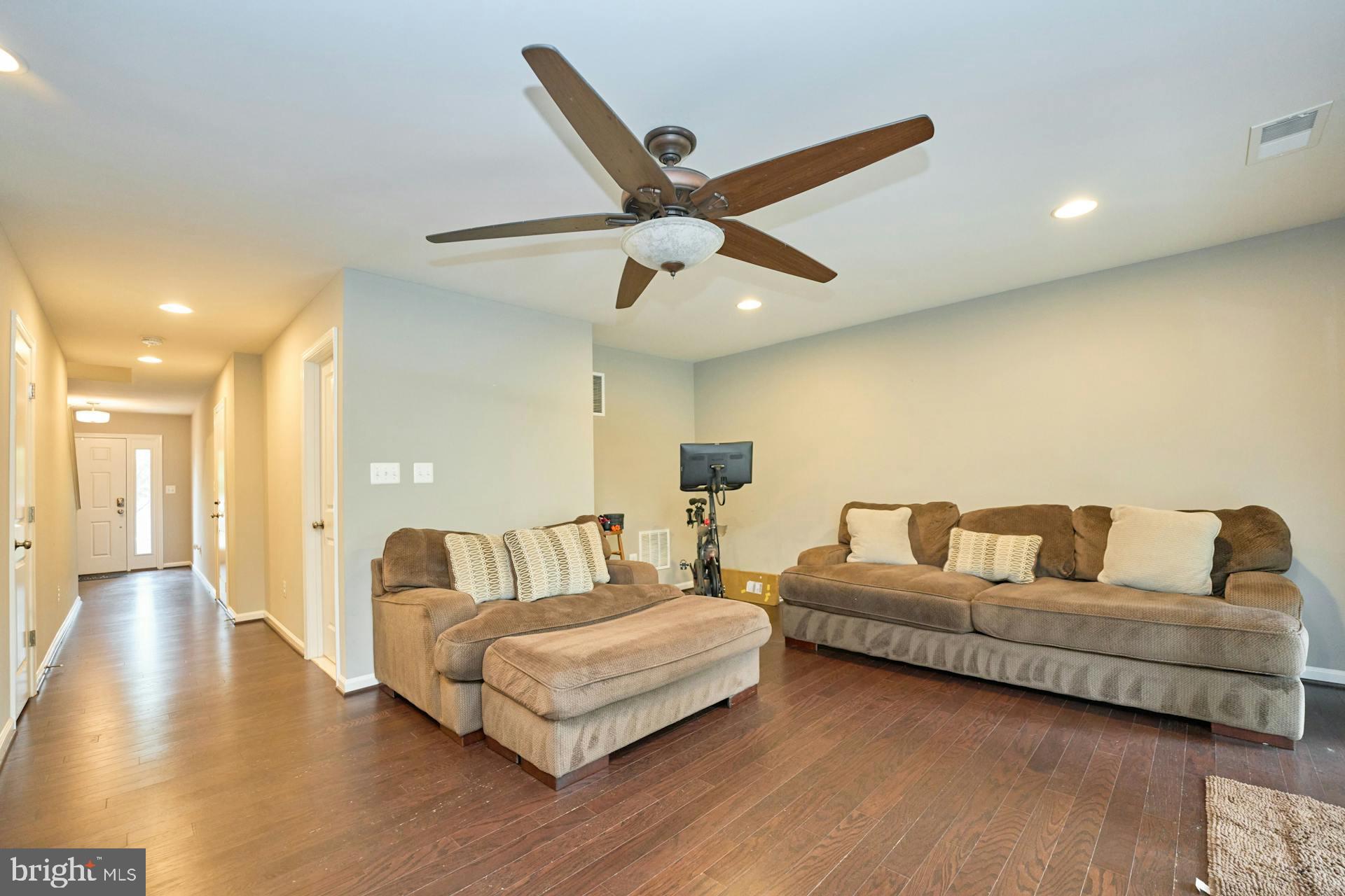 11963 Mirror Lake Ln