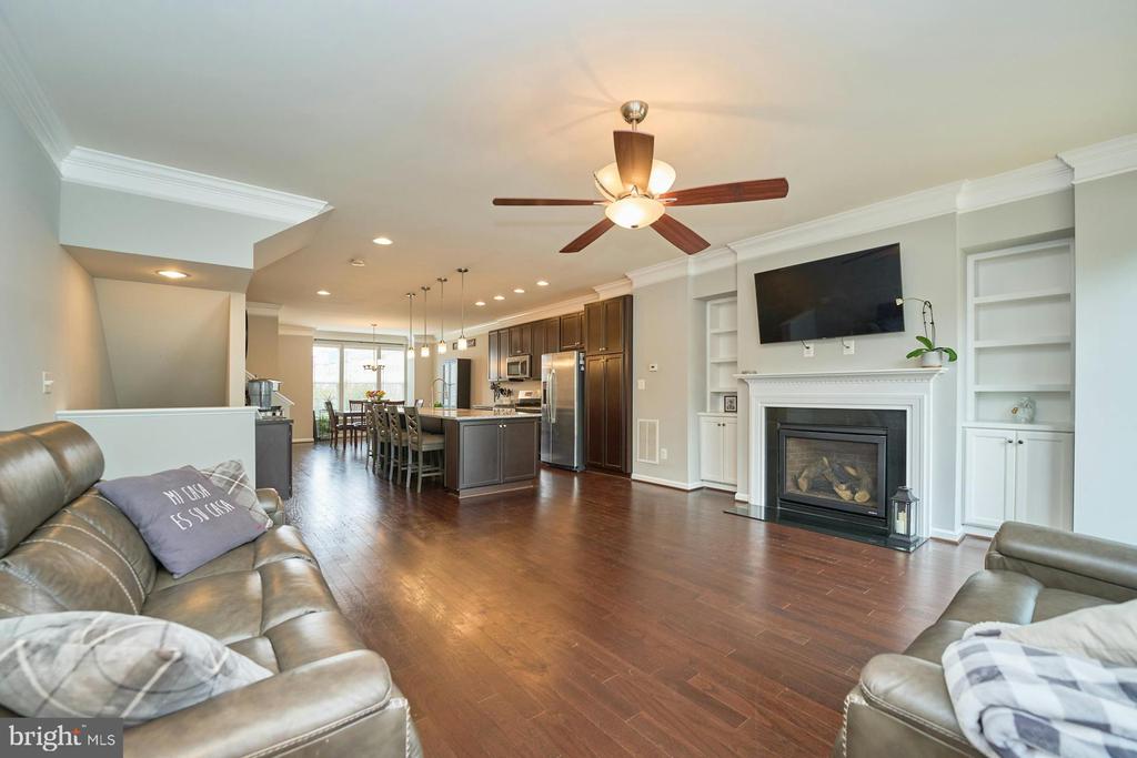 11963 Mirror Lake Ln
