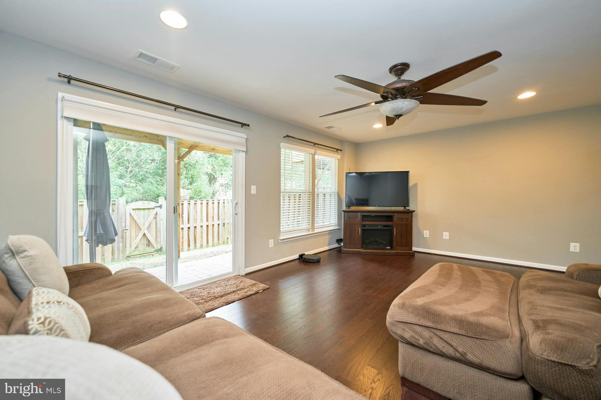 11963 Mirror Lake Ln