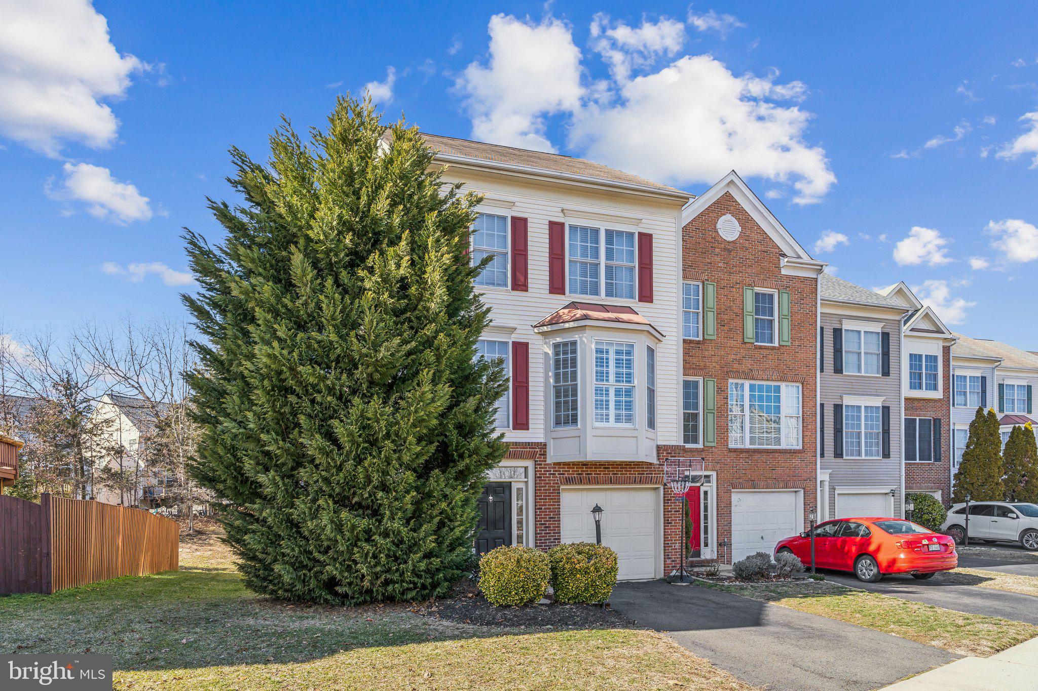 8836 Howland Pl