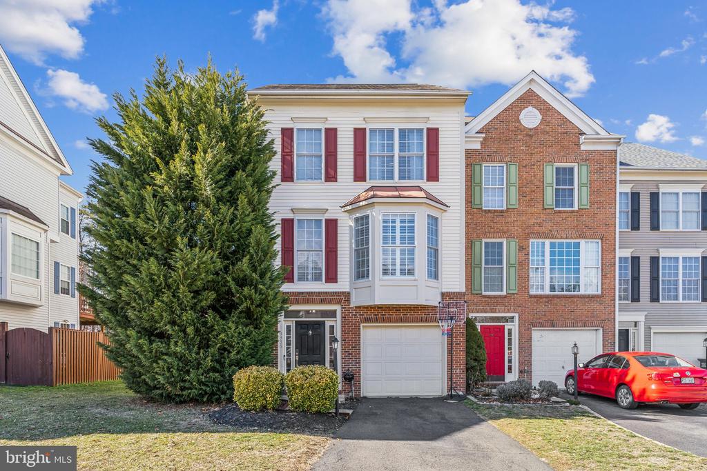 8836 Howland Pl
