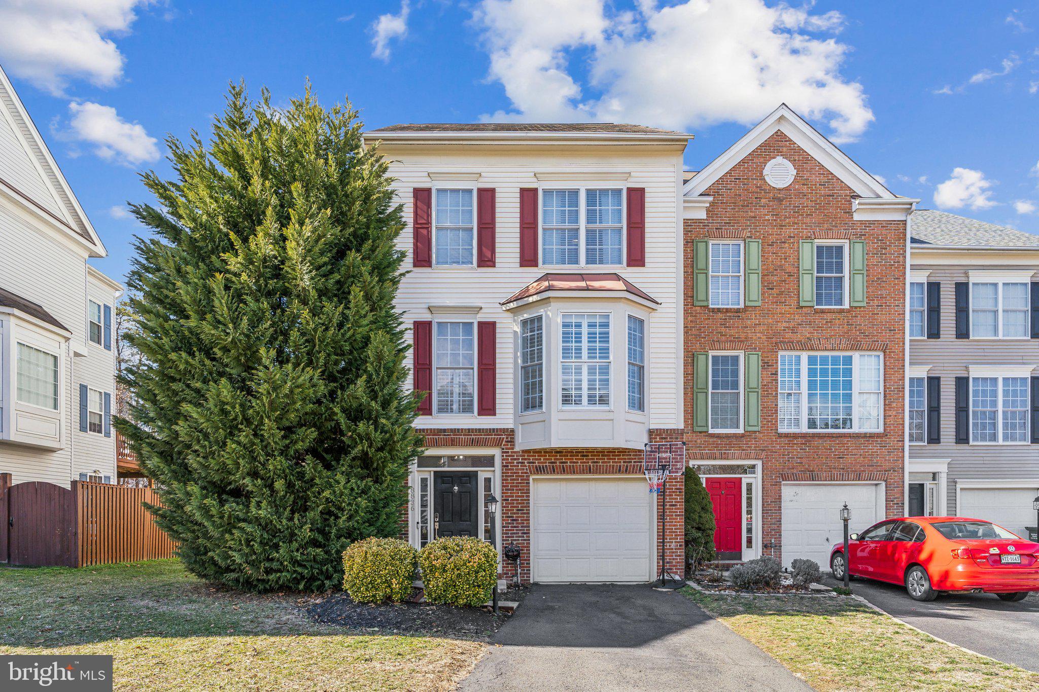 8836 Howland Pl