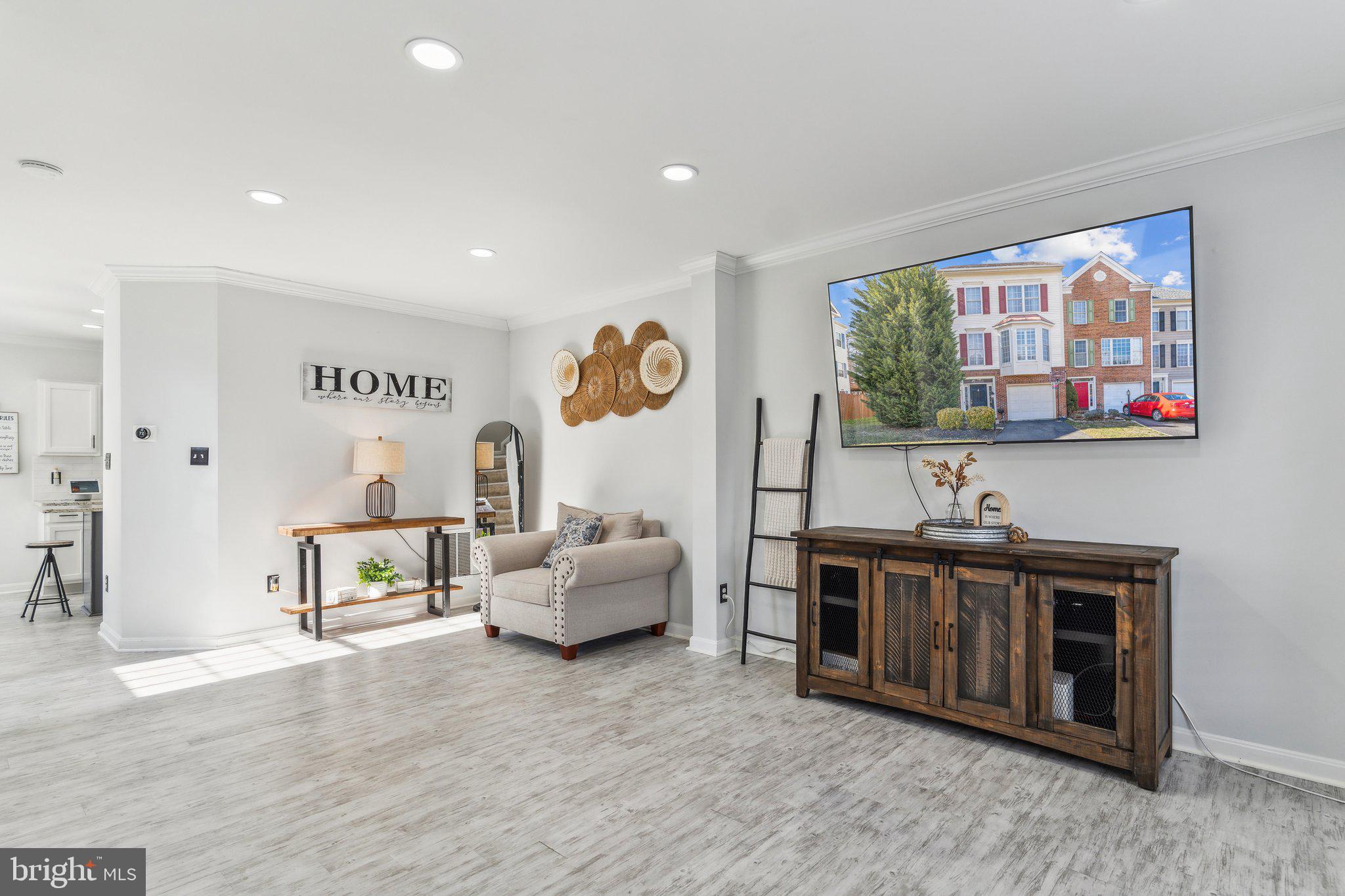 8836 Howland Pl