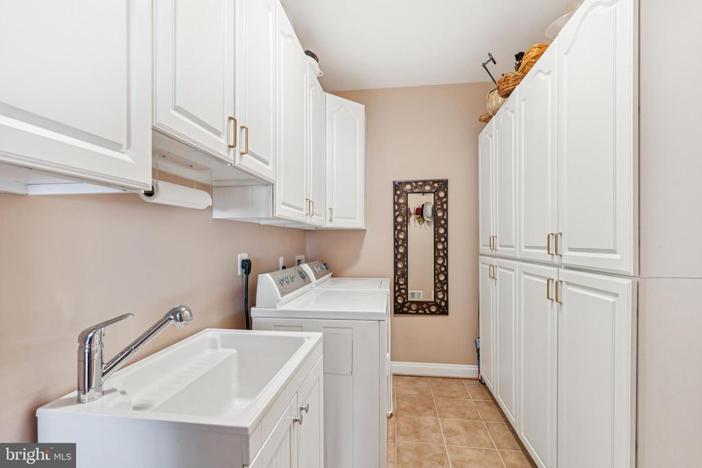 6249 CLAY HILL COURT