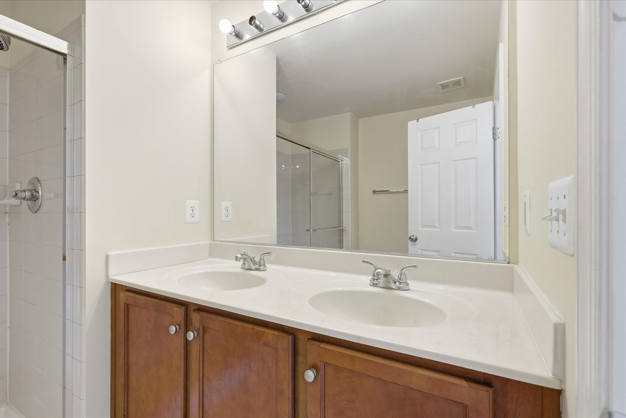 15704 JOHN DISKIN CIRCLE