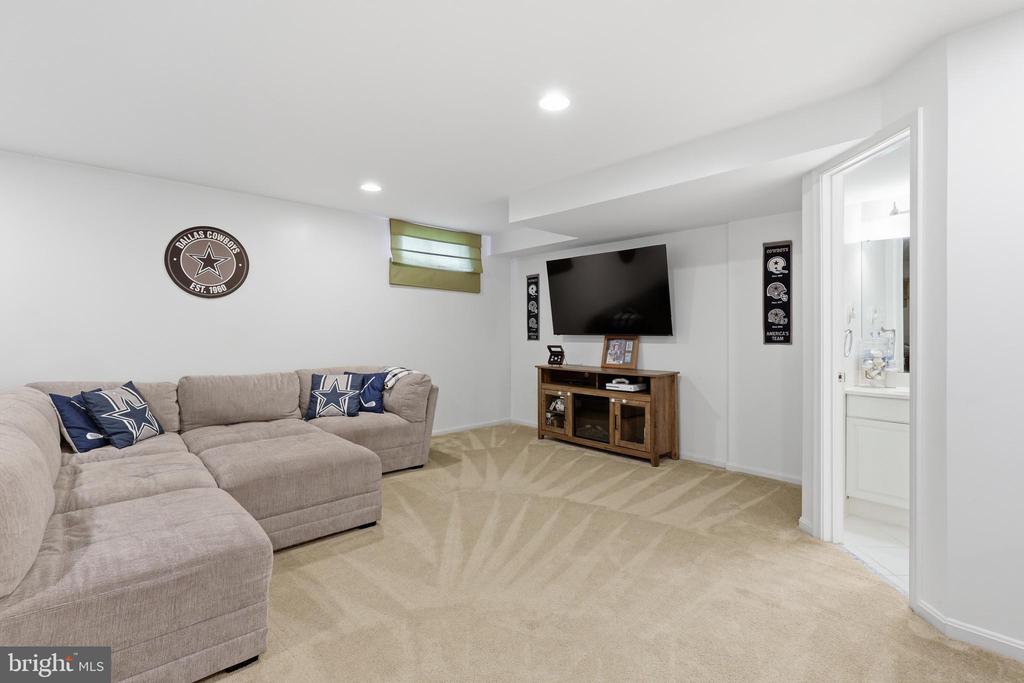 10000 DARNAWAY COURT