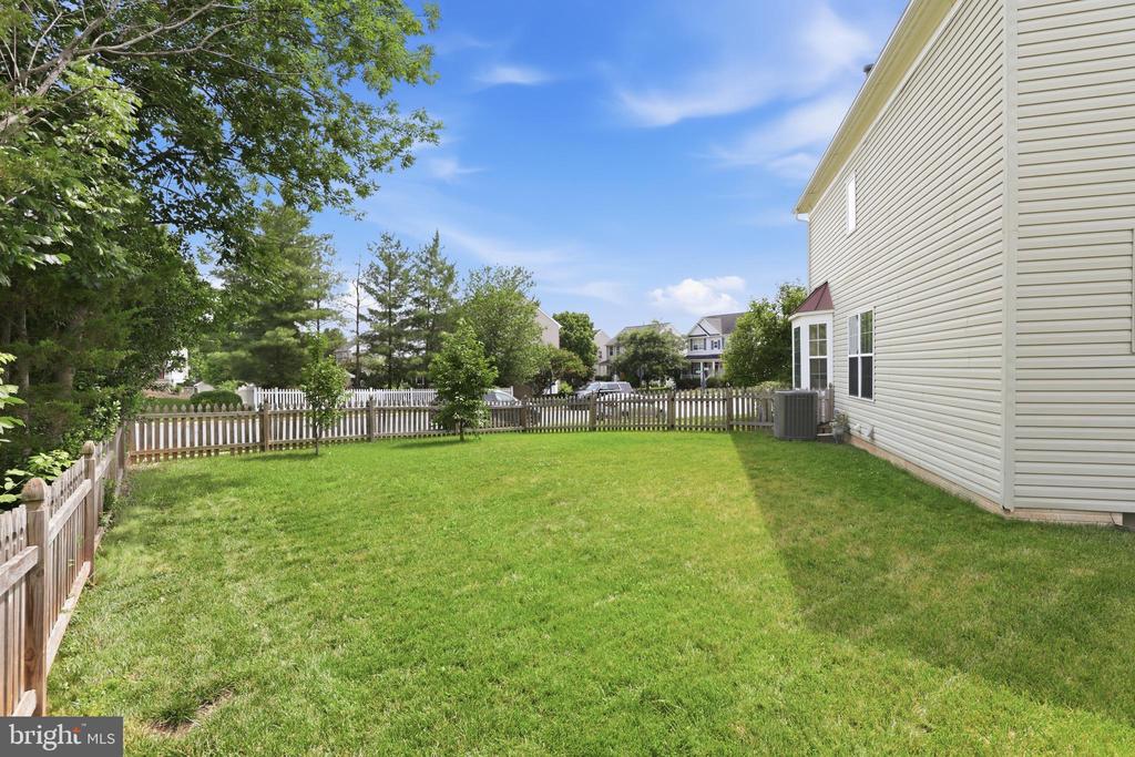 10000 DARNAWAY COURT