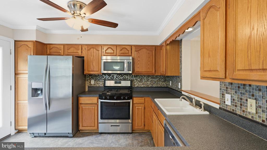 7843 SABRE COURT