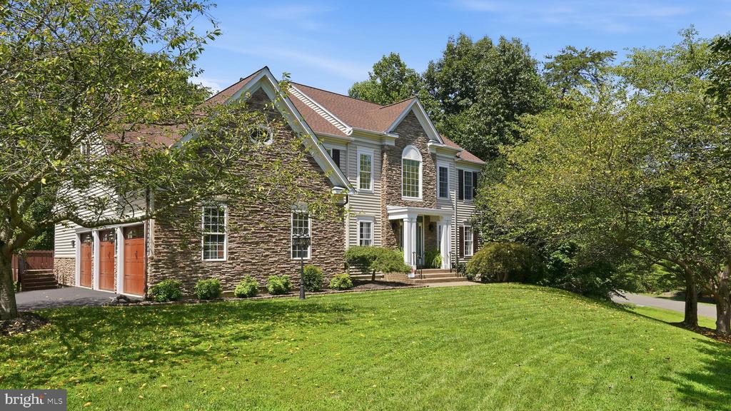 8000 PINNACLE RIDGE DRIVE