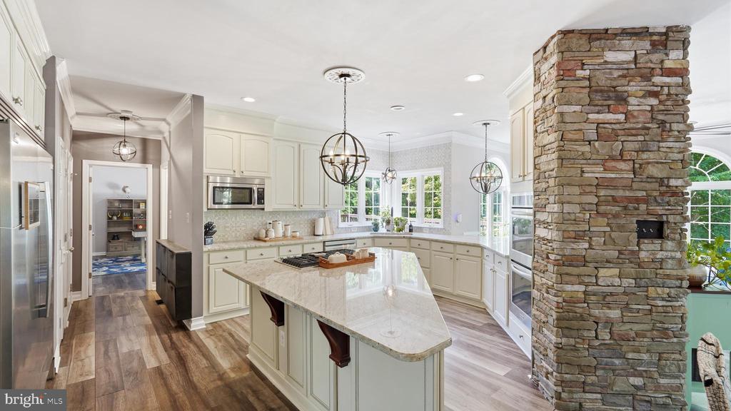 8000 PINNACLE RIDGE DRIVE
