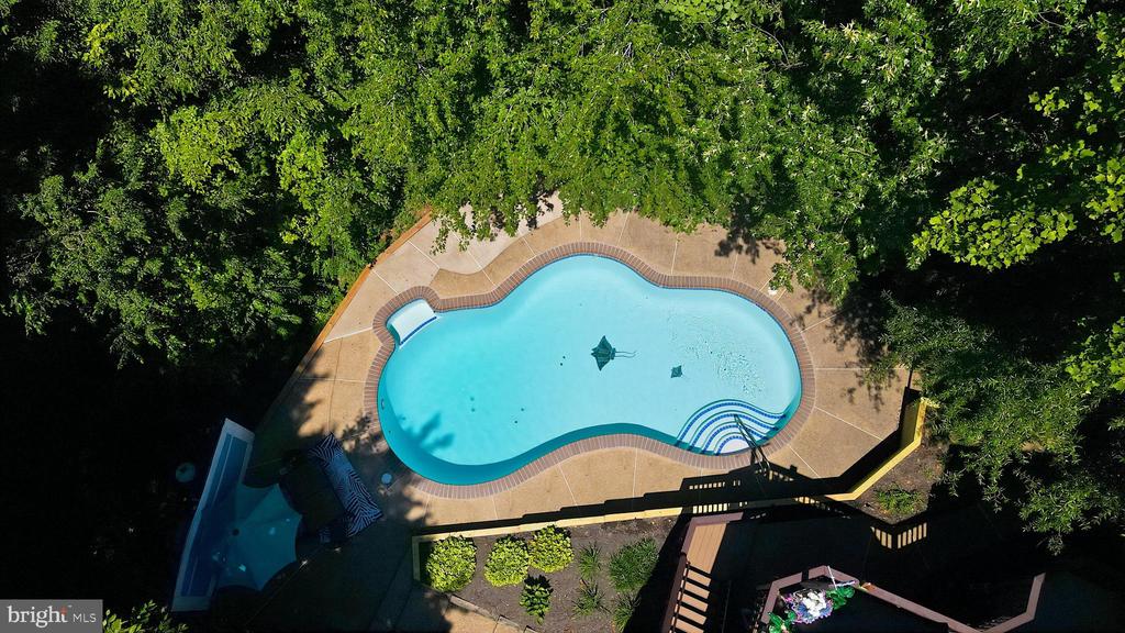 8000 PINNACLE RIDGE DRIVE