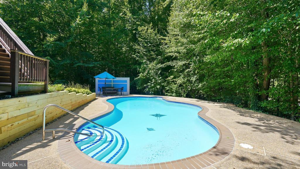 8000 PINNACLE RIDGE DRIVE