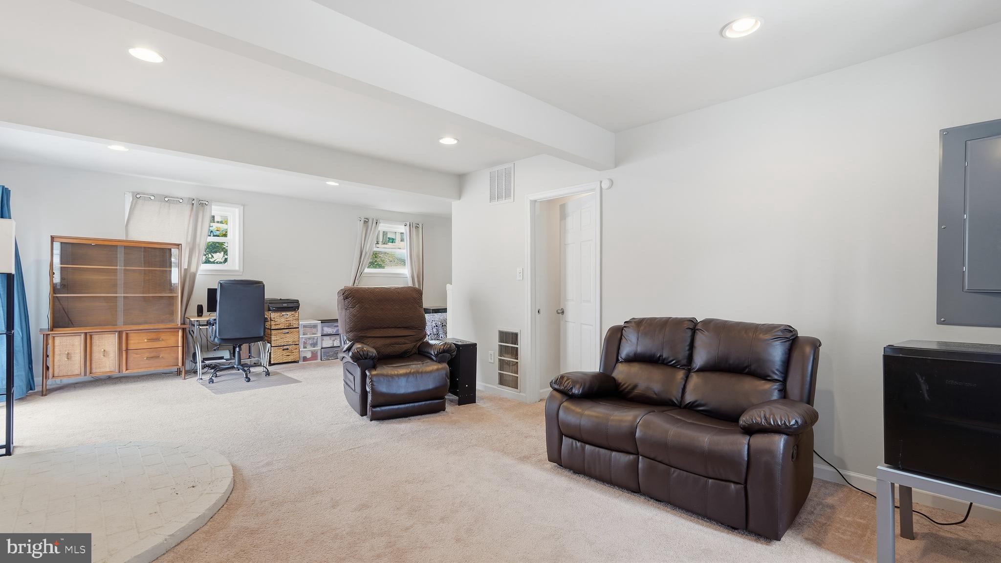 10606 MOCKINGBIRD LANE