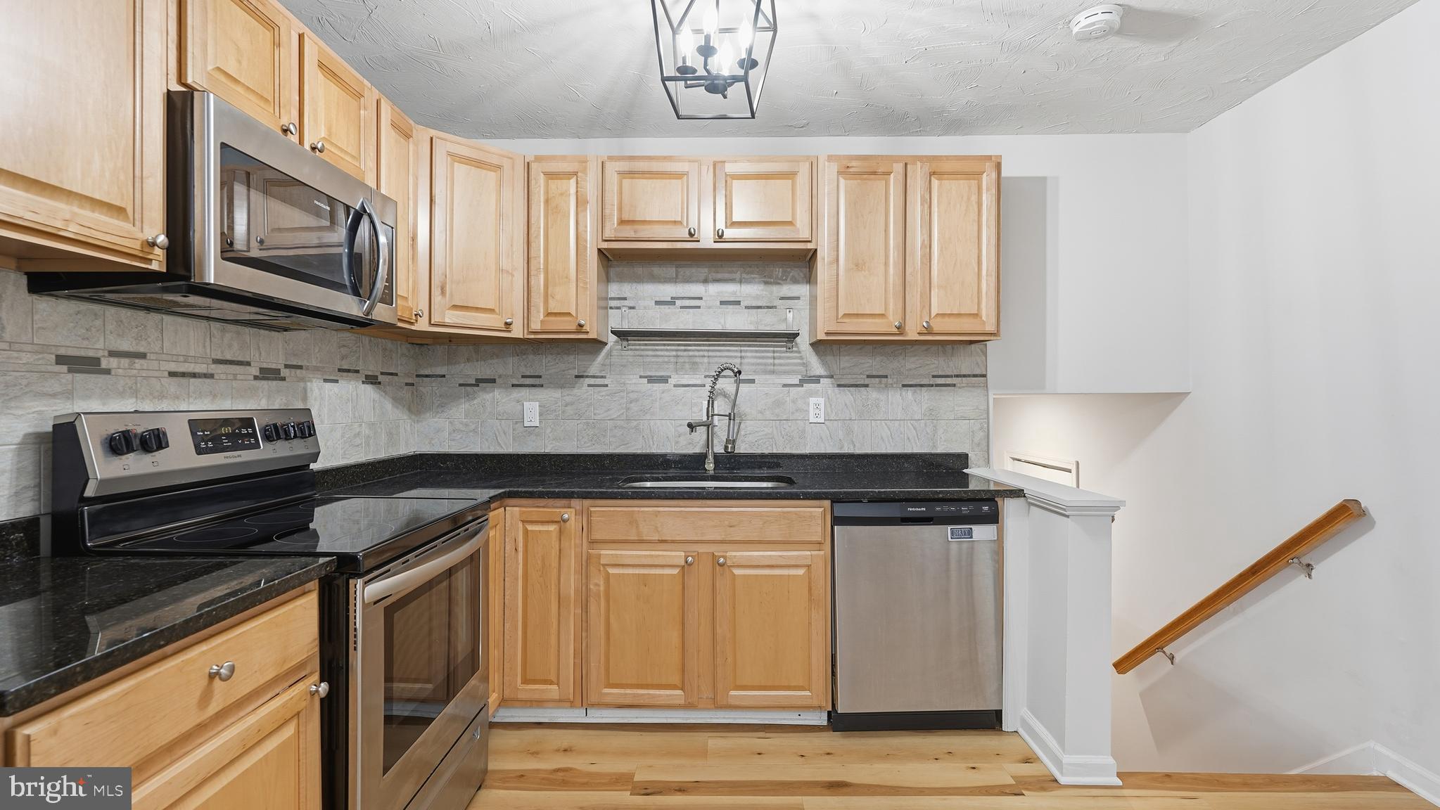 10606 MOCKINGBIRD LANE