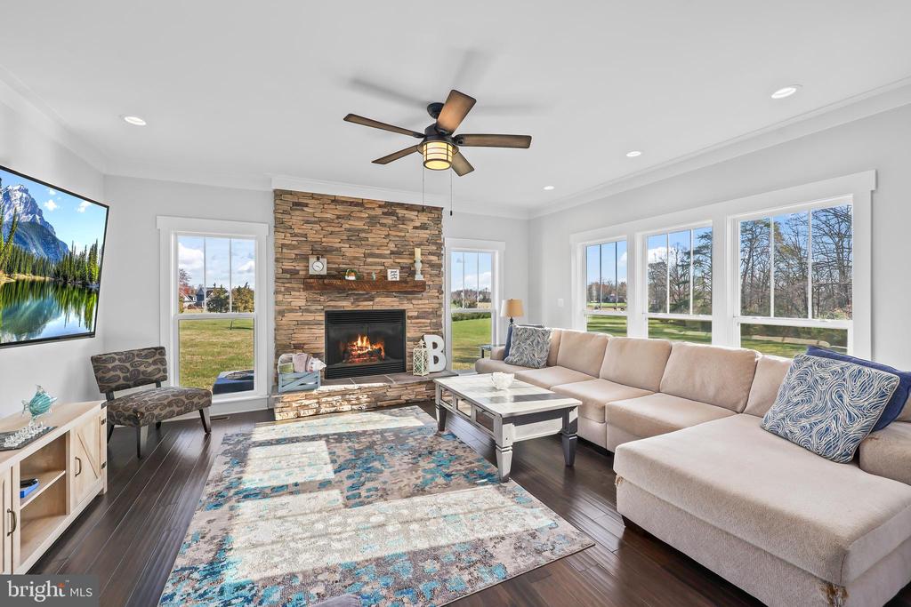17 Dahlia Ln