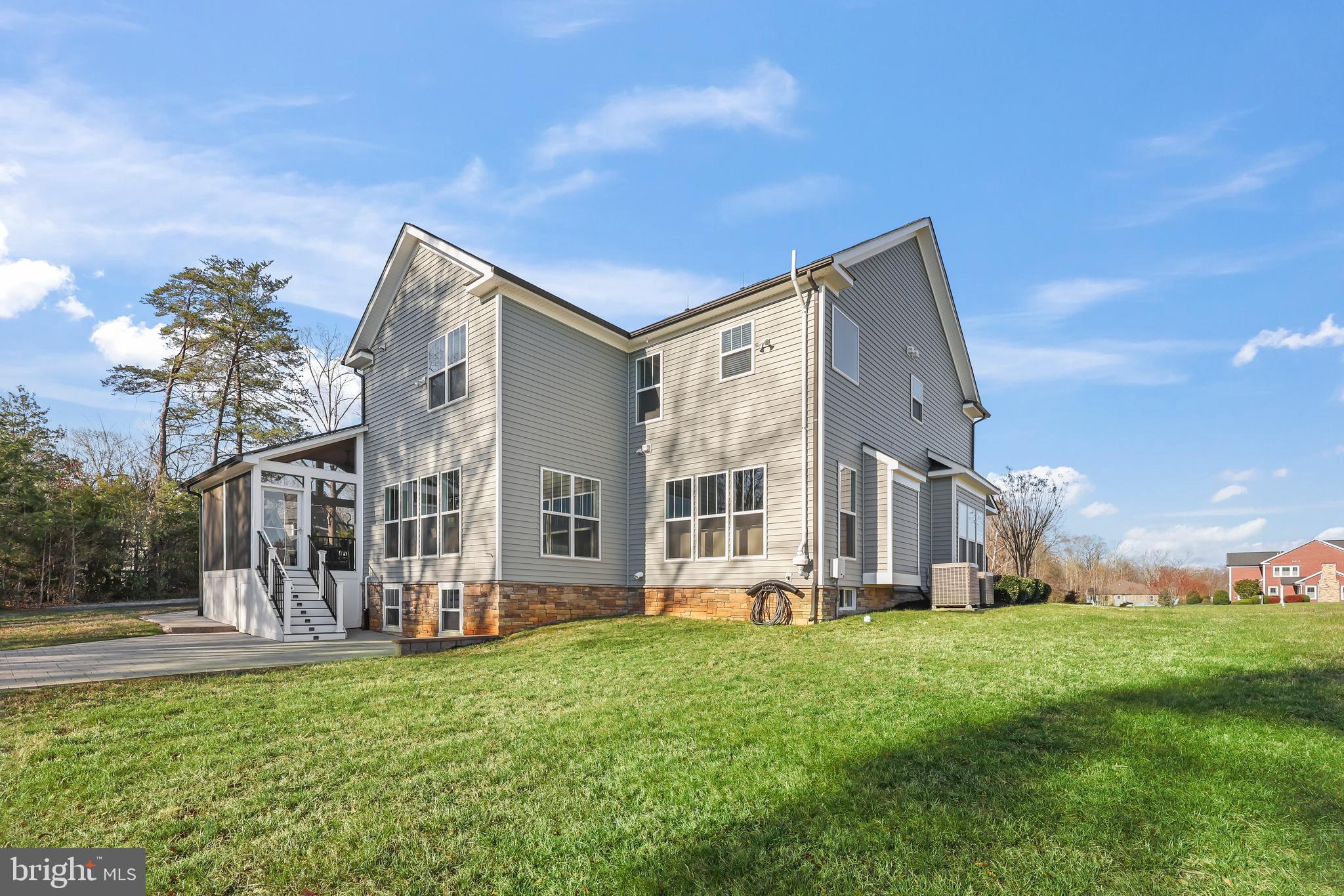 17 Dahlia Ln