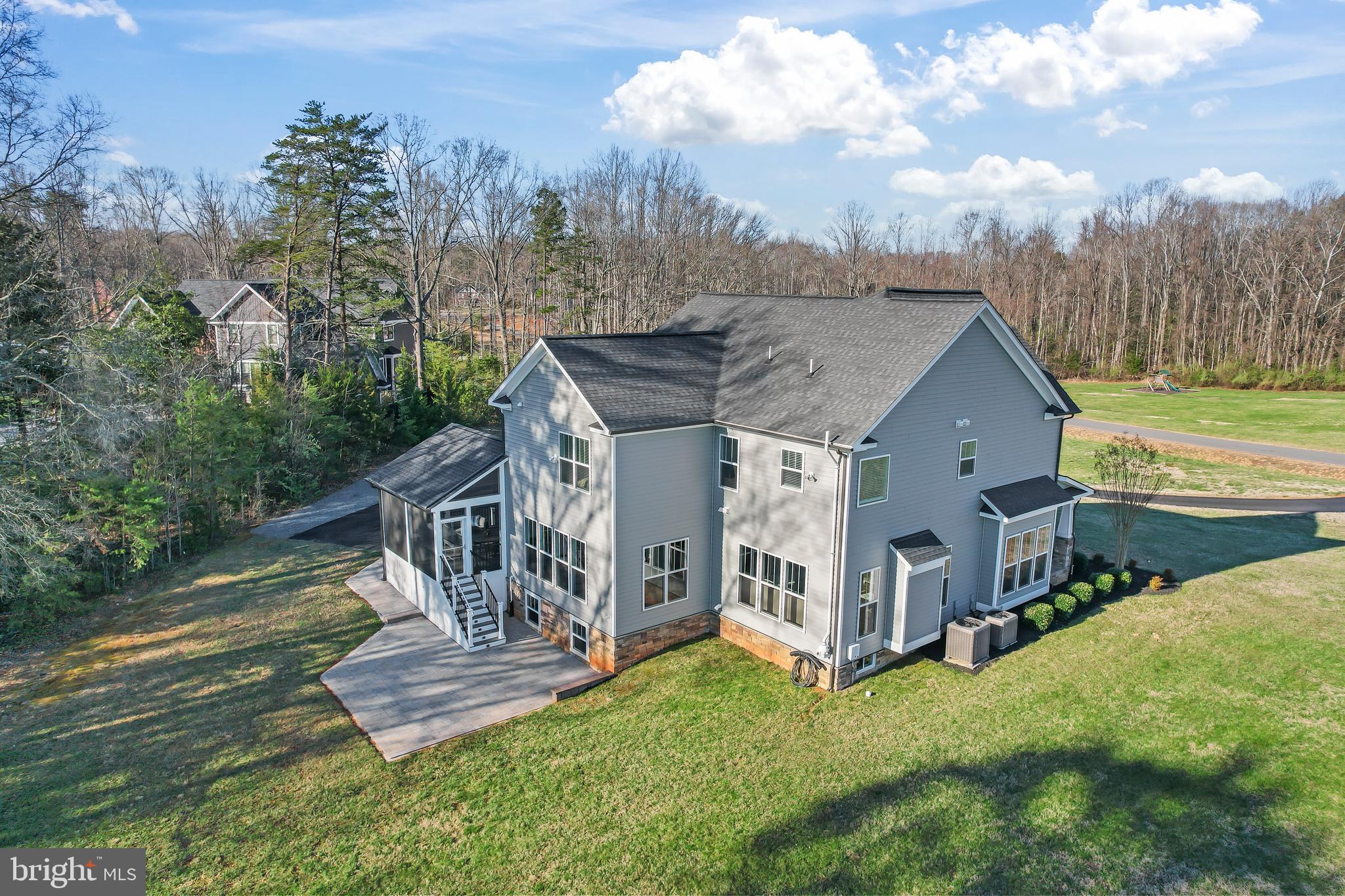 17 Dahlia Ln
