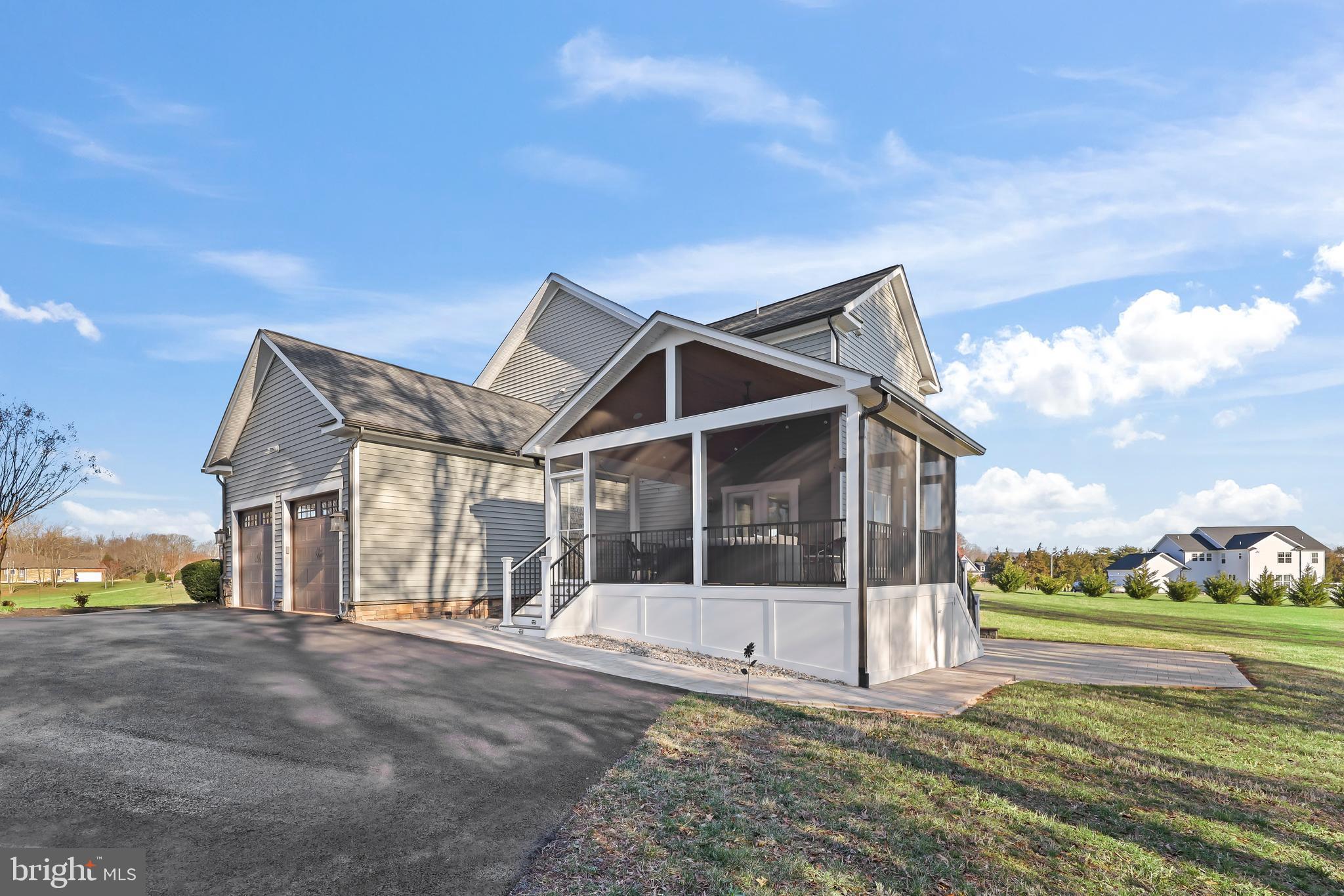 17 Dahlia Ln