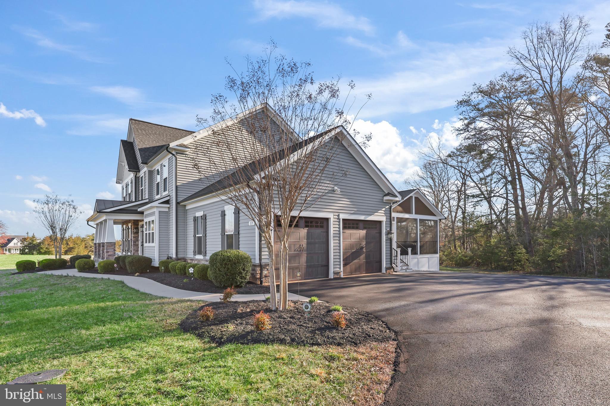 17 Dahlia Ln
