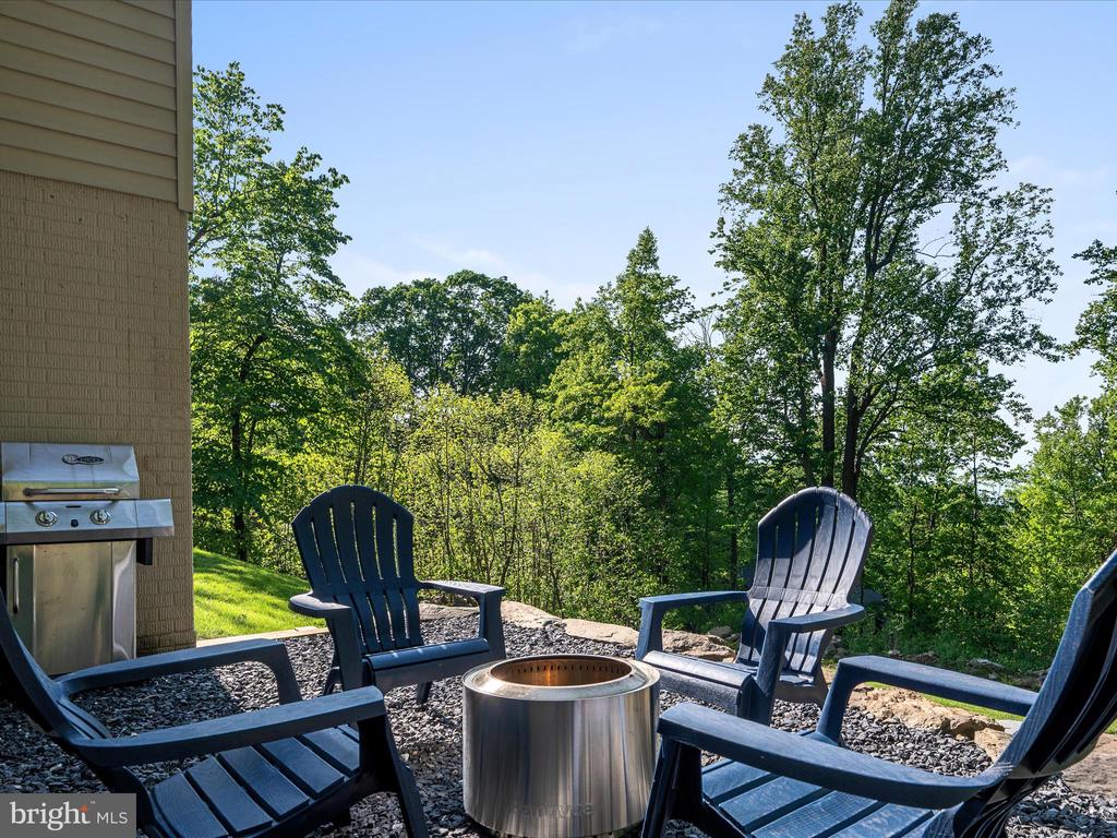 439 WINDY WAY