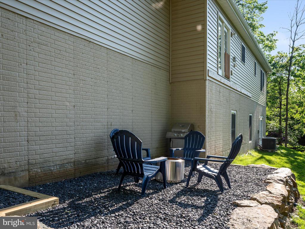 439 WINDY WAY