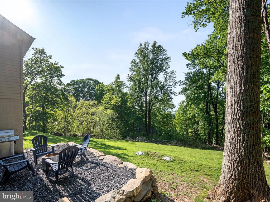 439 WINDY WAY