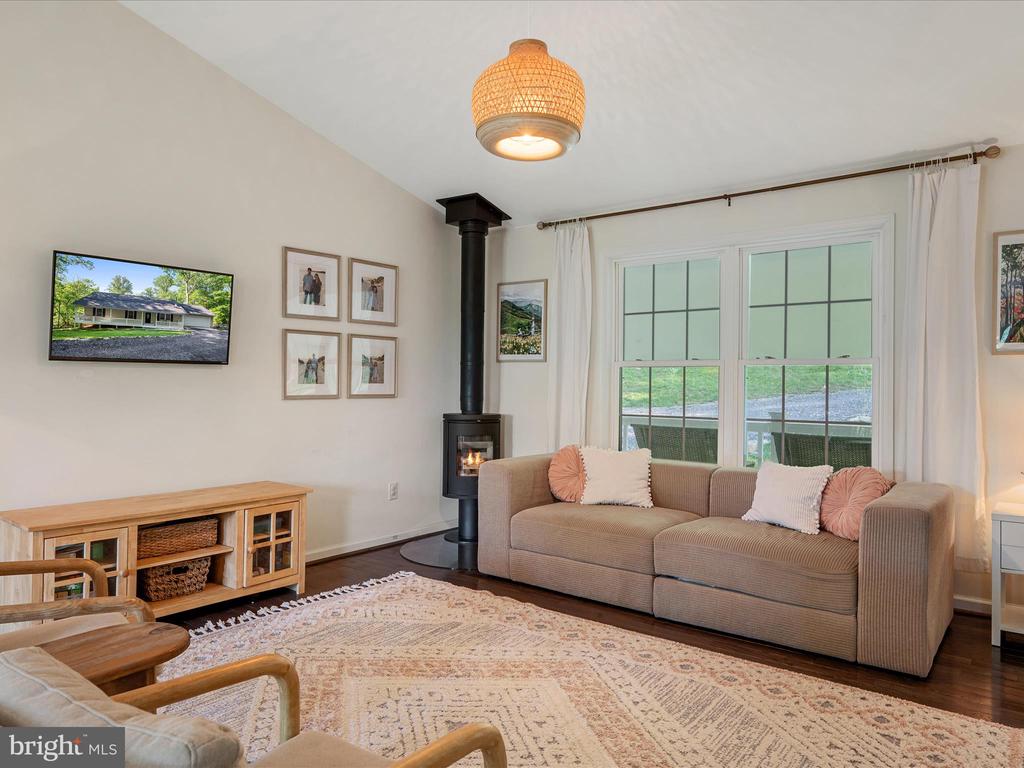 439 WINDY WAY