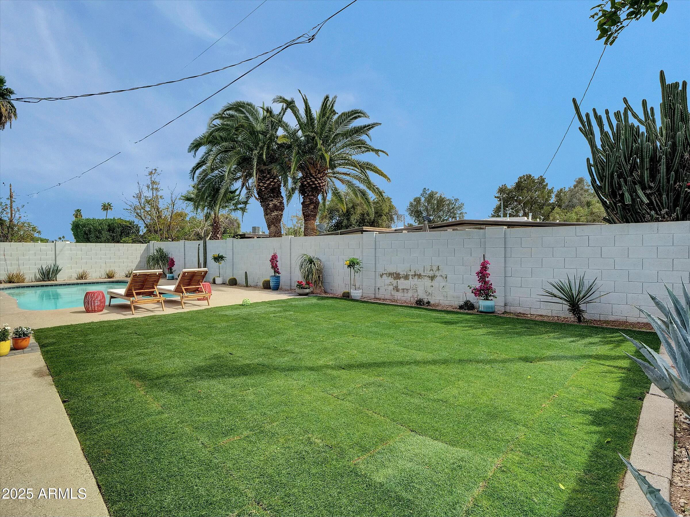 3707 E LAUREL Lane