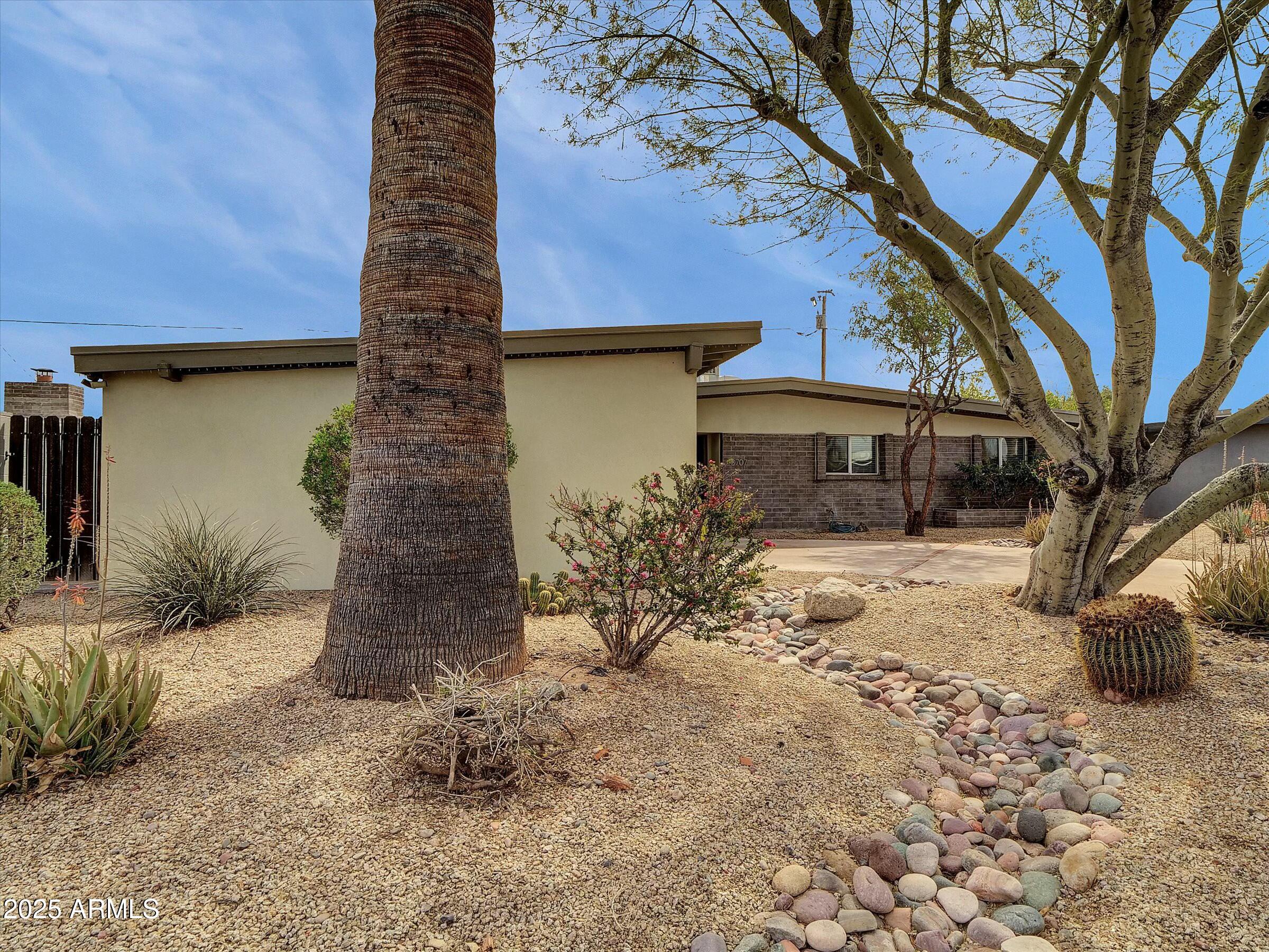 3707 E LAUREL Lane