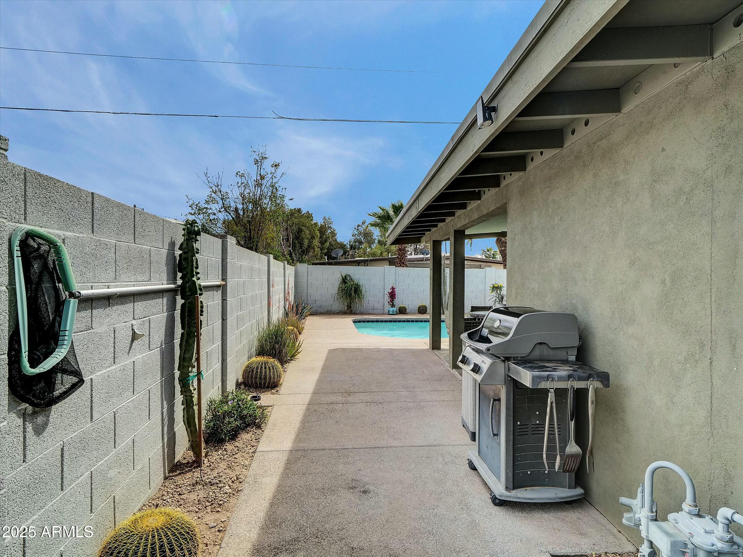 3707 E LAUREL Lane