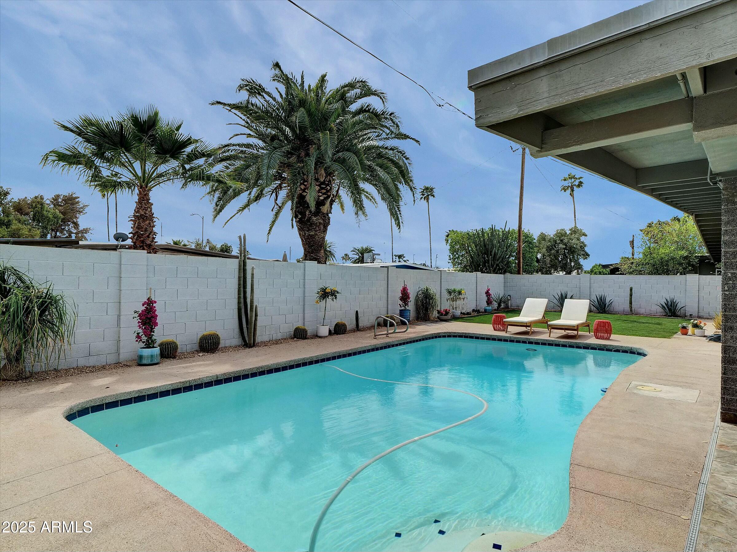 3707 E LAUREL Lane