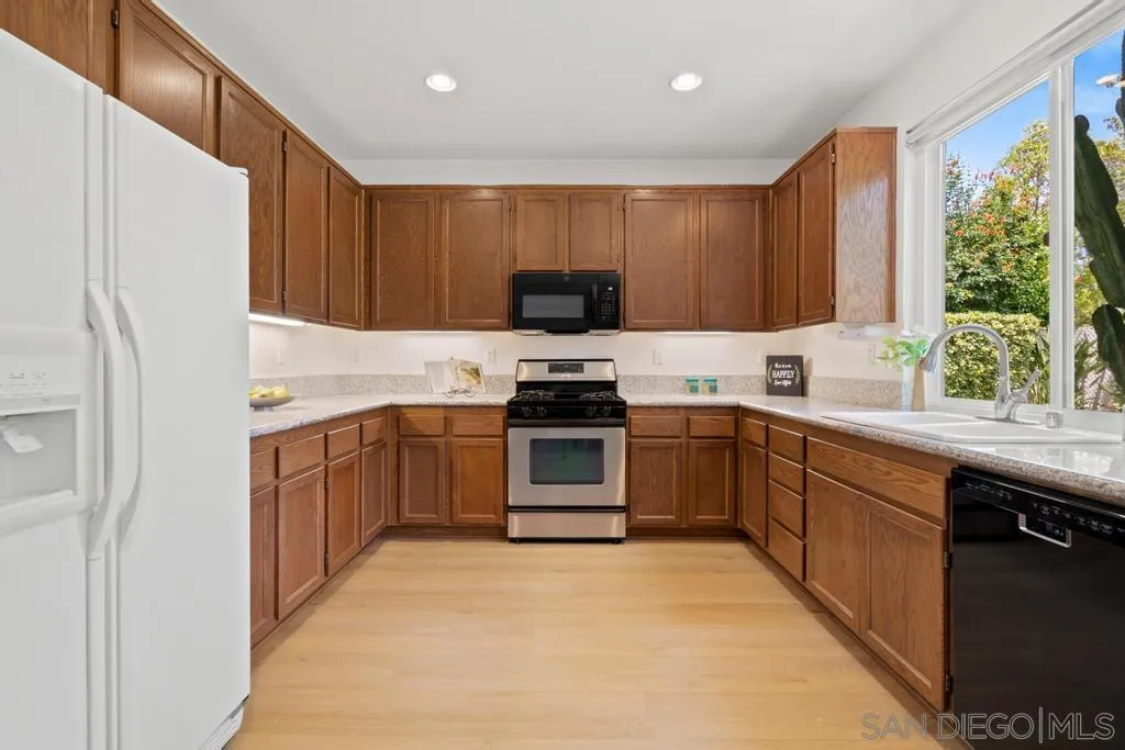 315 Sunbird Ct