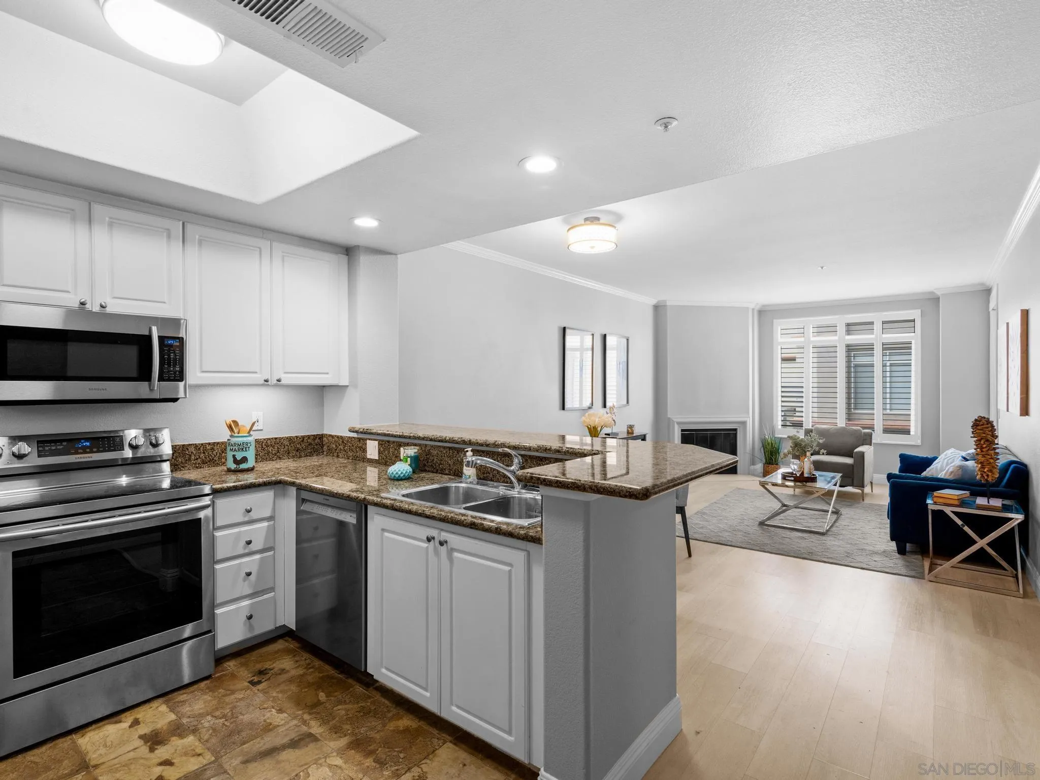 9263 Regents Rd Unit B302