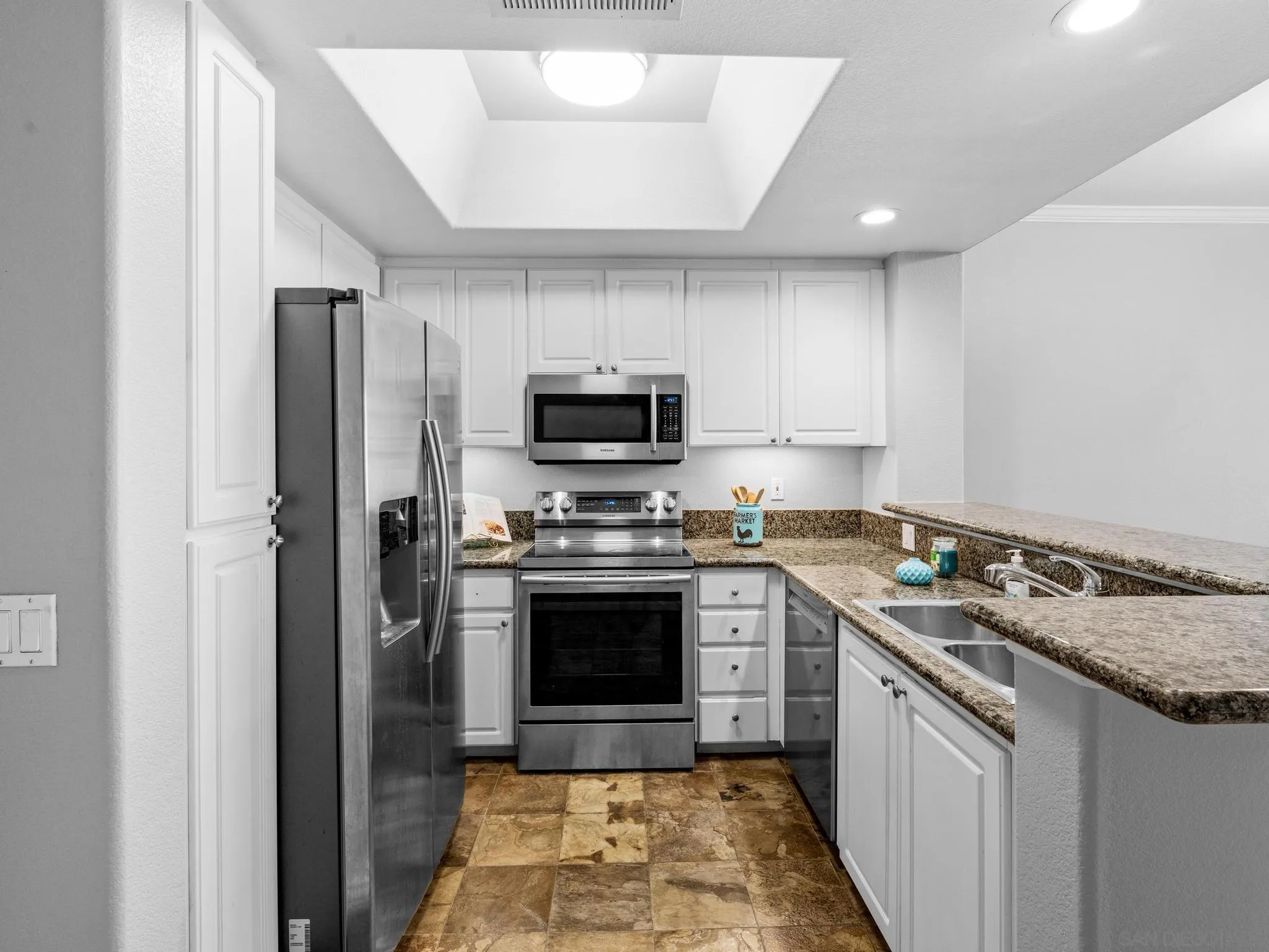 9263 Regents Rd Unit B302