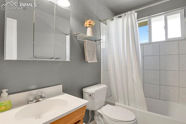 2502 W Anjelina Circle