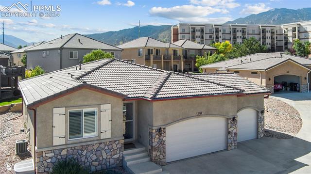 2169 Lone Willow View